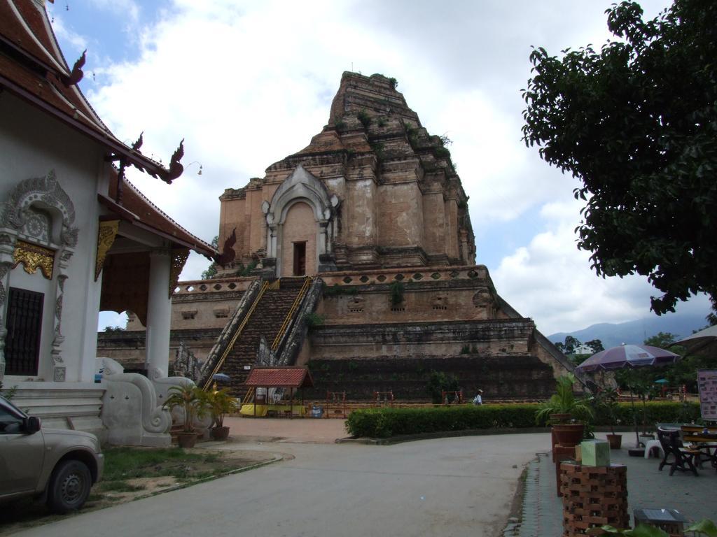 Hotel Baan Klang Vieng Chiang Mai Exterior foto